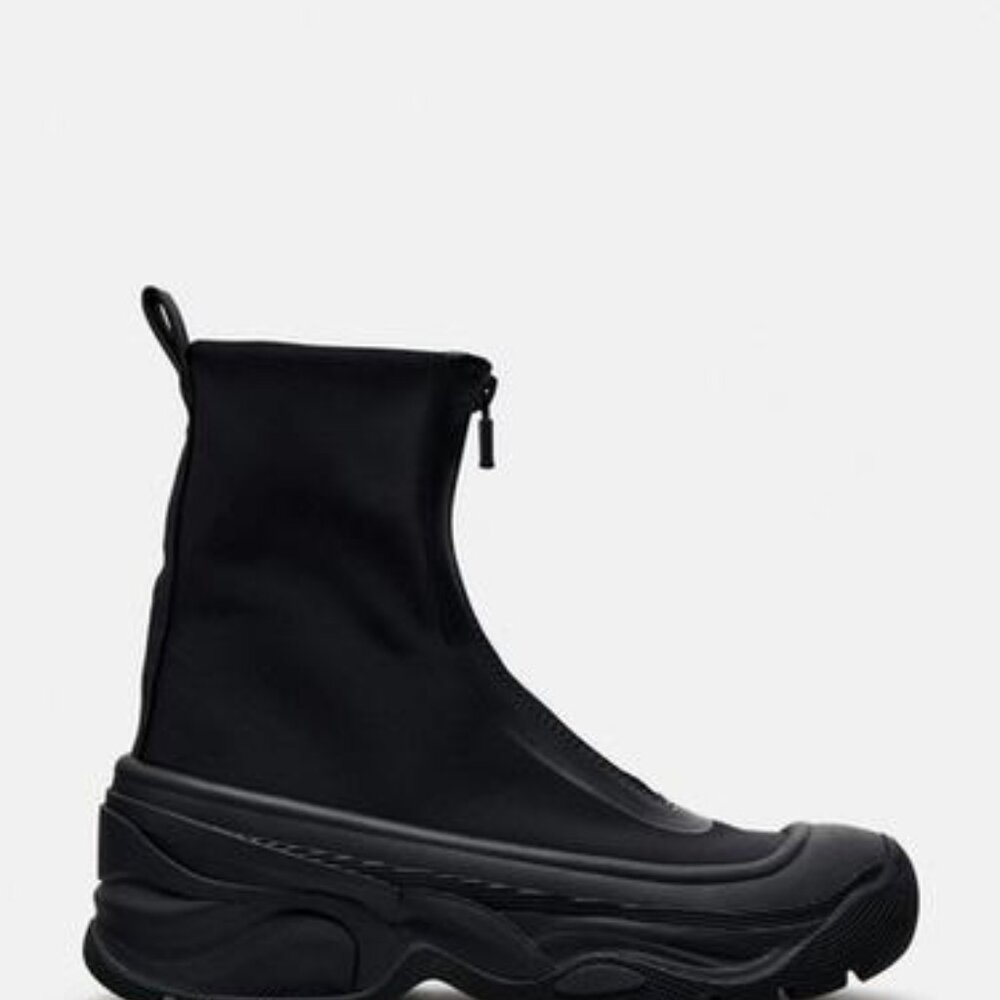 NWT ZIPPERED TECHNICAL FABRIC ANKLE BOOTS WOMENS SIZE 9